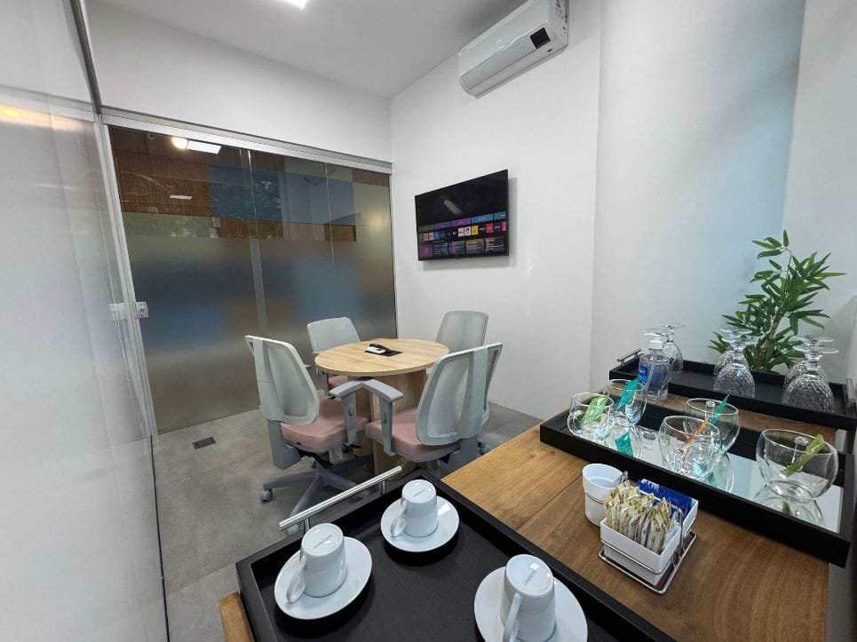 sala de reuniões em endereço fiscal para cadastro de empresas em escritório virtual da iSpaces.